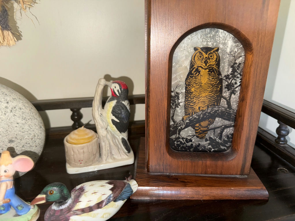 Assorted decorative figurines and home decor items - image 4 of 4