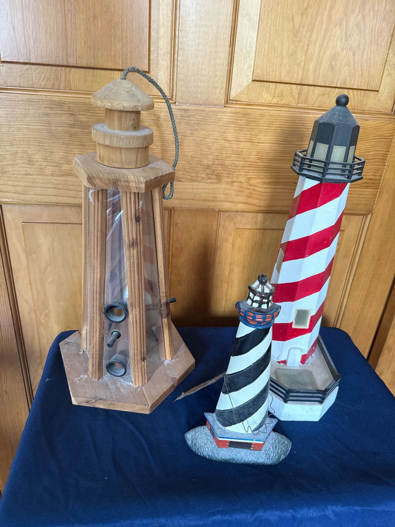 Lighthouse-themed decor: wooden bird feeder and miniature lighthouses - image 1 of 3