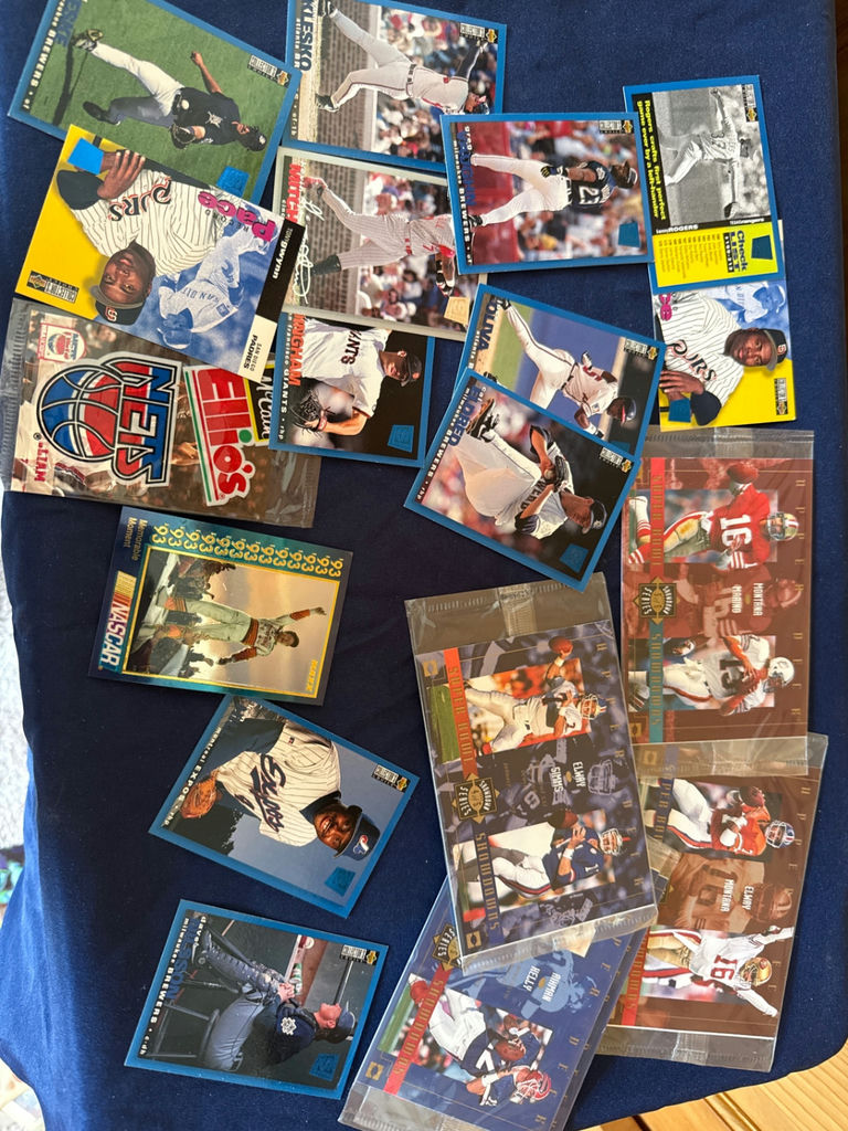 Baseball trading cards collection - image 1 of 4