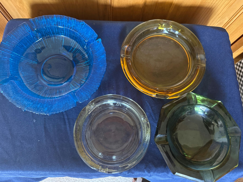 Assorted ashtrays - image 1 of 1