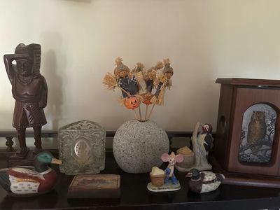 Assorted decorative figurines and home decor items - Image 1 of 4