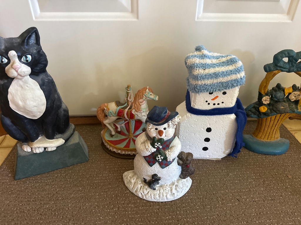 Door stops - Winter-themed figurines: cat statue, carousel horse, and snowmen - image 1 of 4