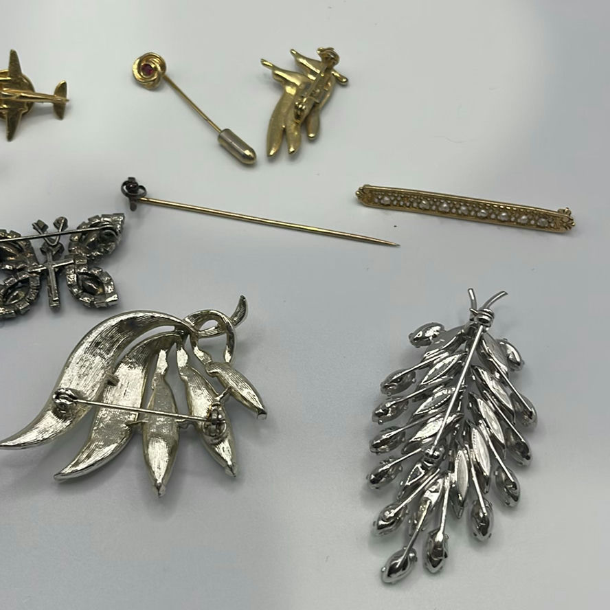 Vintage Brooches And Pins - image 7 of 13