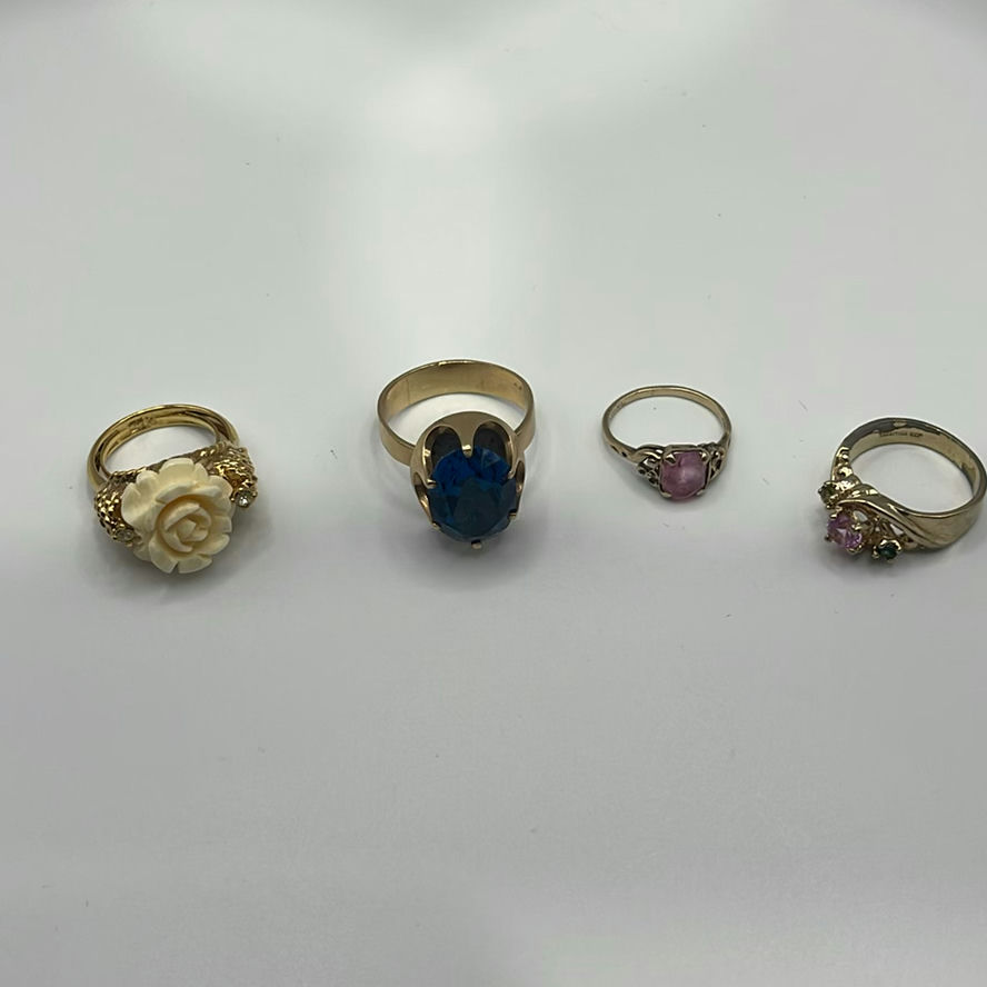4 Vintage rings - image 1 of 13