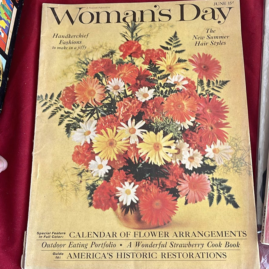 Expo 67 Book, Poster And Other Vintage Magazines And Newspapers, Plus Slides - image 21 of 27