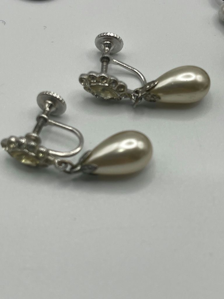 Vintage Necklace And Earrings - image 4 of 19