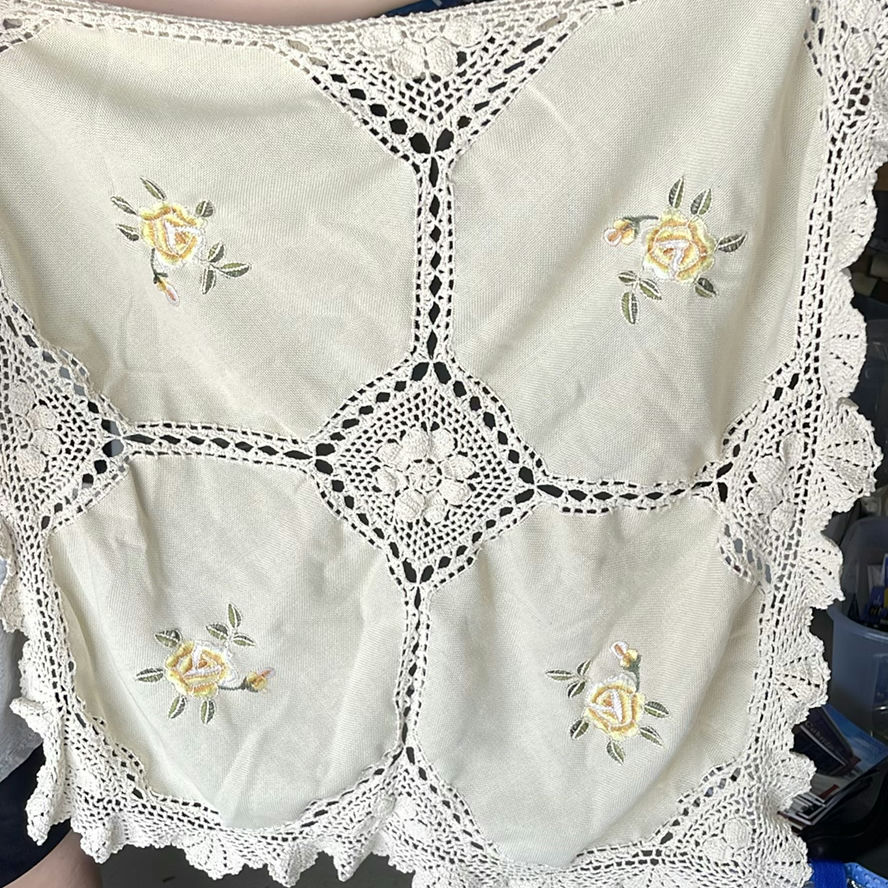 Various Vintage Linens - image 11 of 16