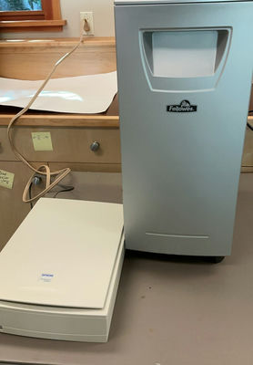 Fellowes paper shredder and Epson scanner - Image 1 of 4