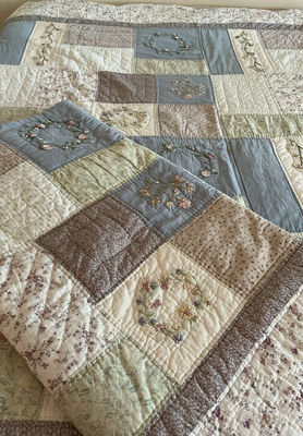 Two Matching Queen Quilt bedspreads - Image 1 of 4