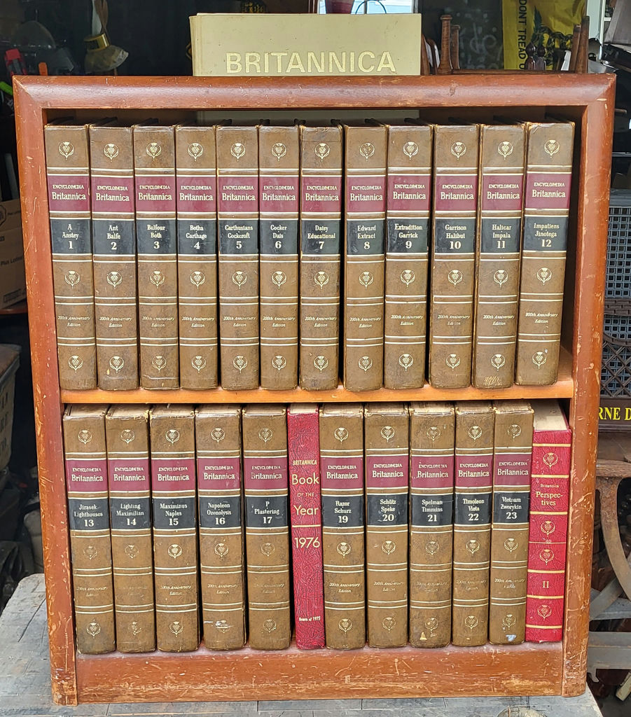 Vintage Set of 1968 Encyclopedia Britannica w/Case - image 1 of 7