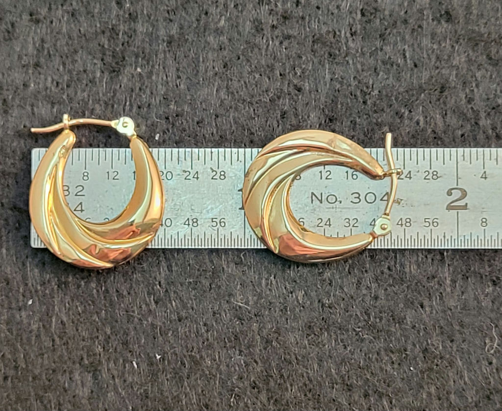 Pair of 14k Gold Earrings - image 5 of 6