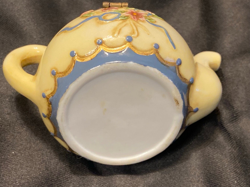 Vintage miniature teapot trinket box - image 7 of 8