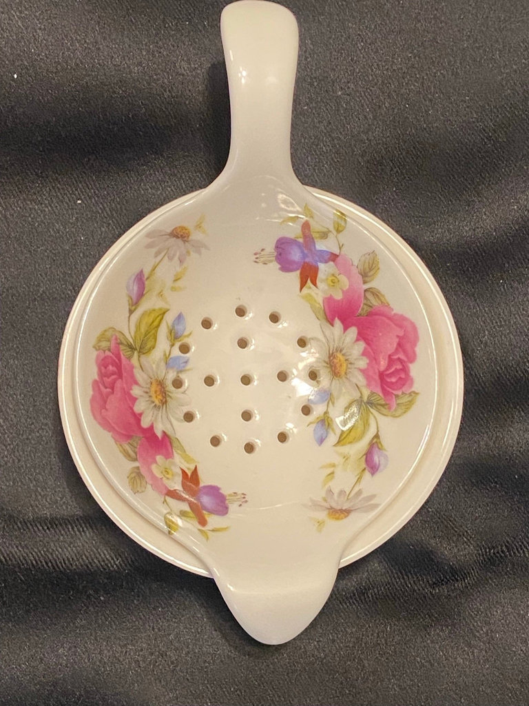Allyn Nelson tea strainer and drip bowl set - image 4 of 5