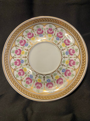 Sorelle Teapot and Saucer - Image 1 of 4