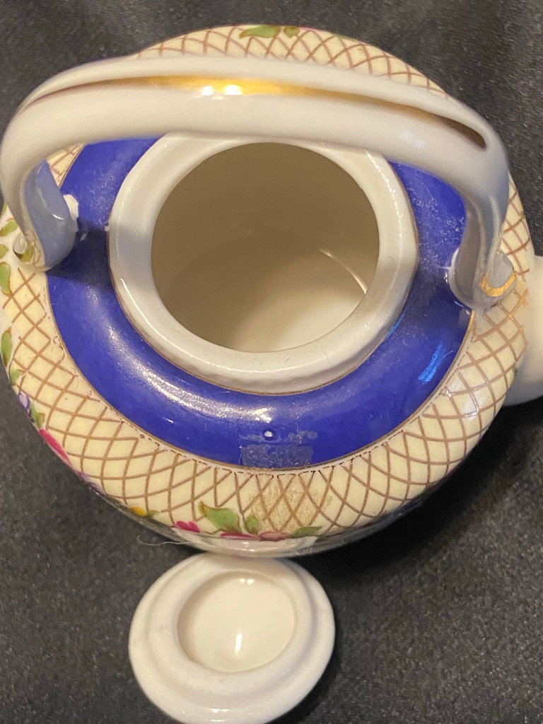 Miniature Porcelain teapot - image 5 of 7
