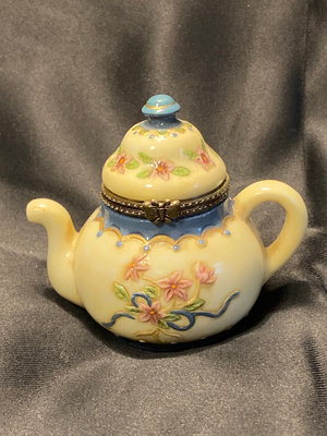 Vintage miniature teapot trinket box - Image 1 of 8
