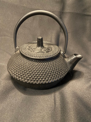 Japanese cast iron teapot - Image 1 of 5