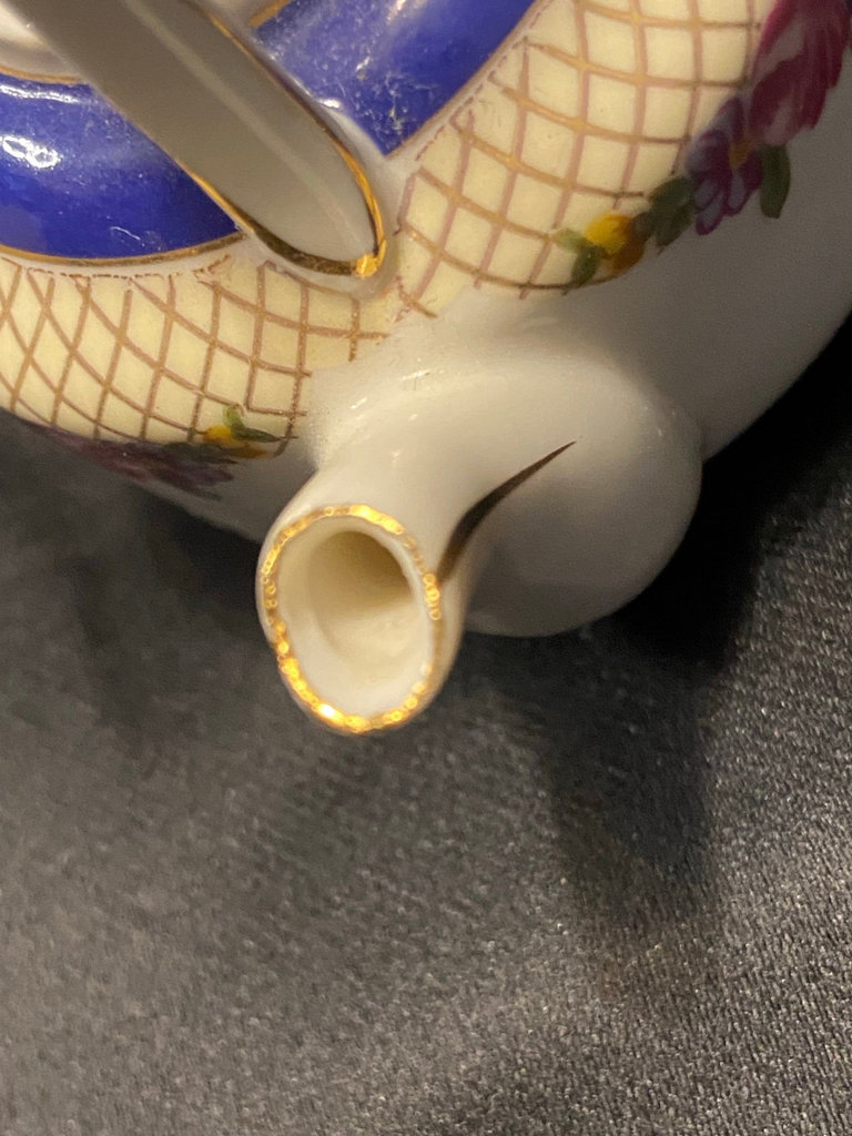 Miniature Porcelain teapot - image 4 of 7