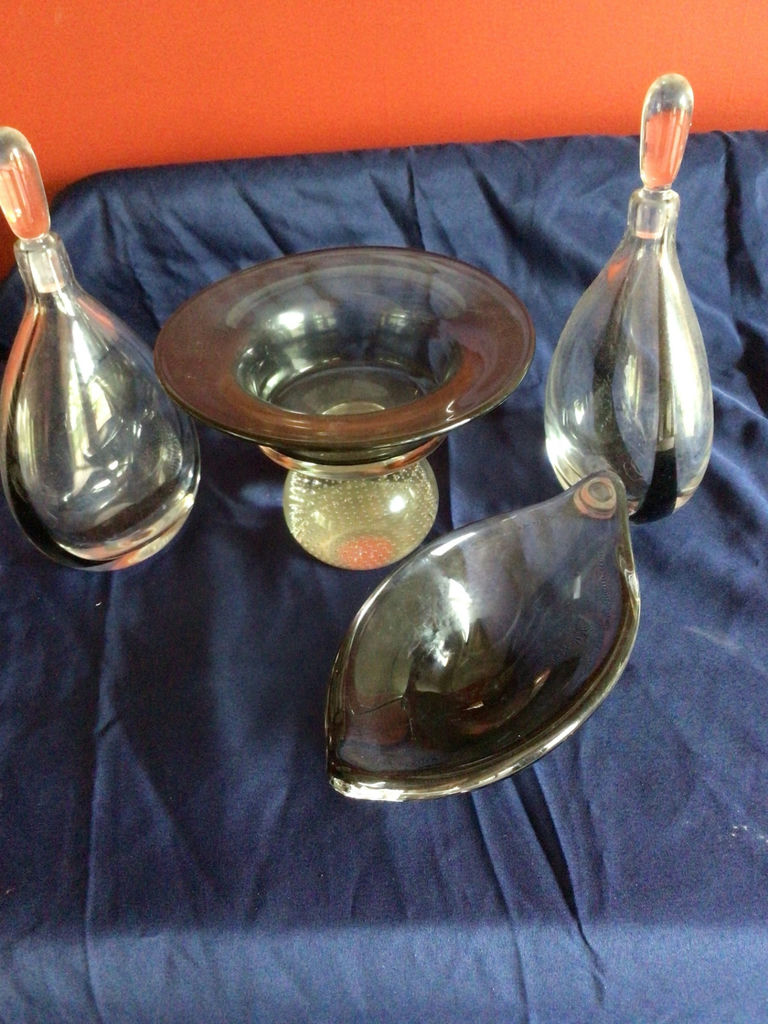 Set of clear glass vases and centerpiece bowl - image 1 of 2
