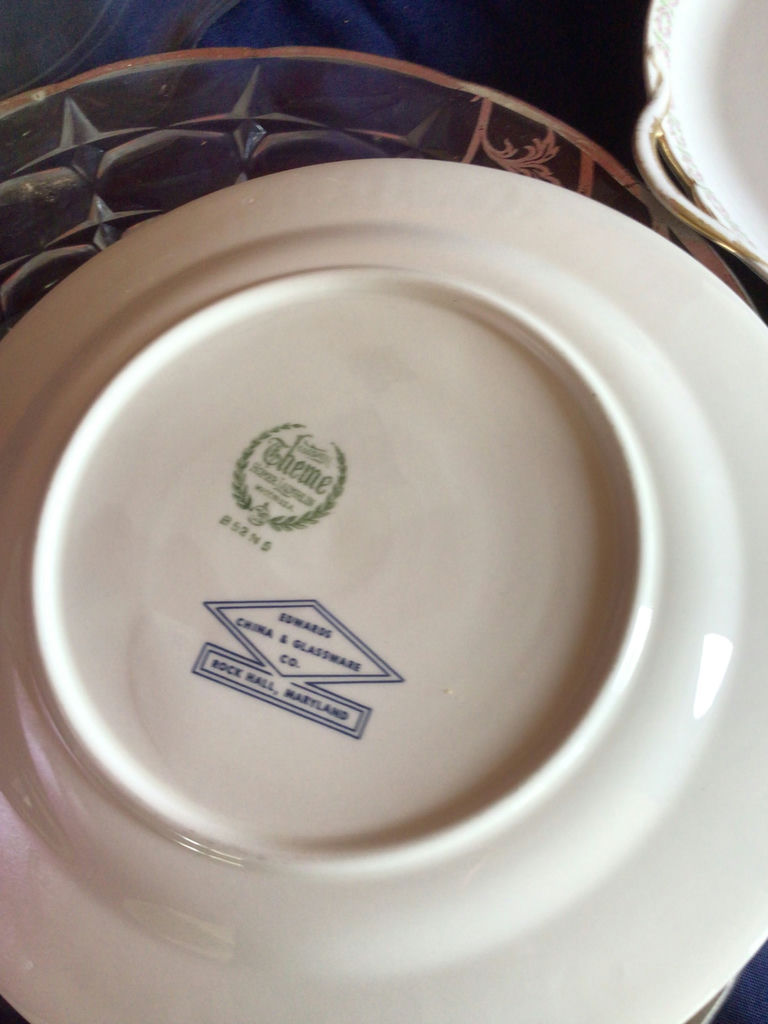Assorted glassware and ceramic dinnerware set - image 7 of 8