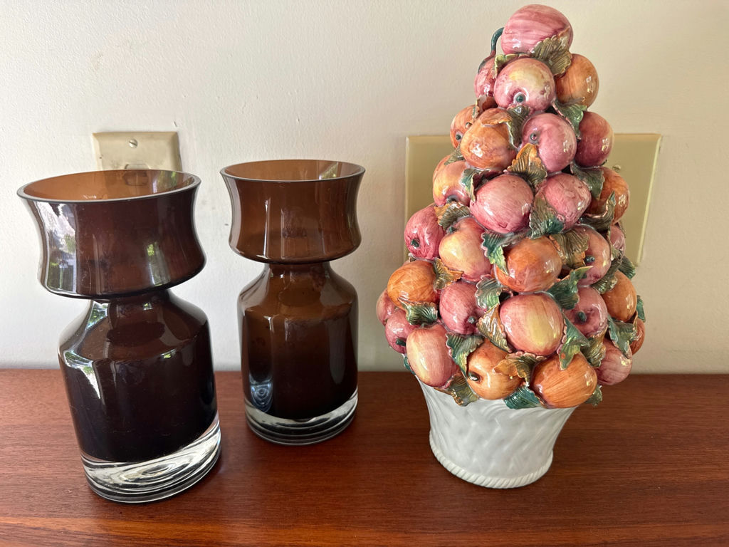Amber glass candle holders and Capidimonte ceramic fruit bouquet vase - image 1 of 4