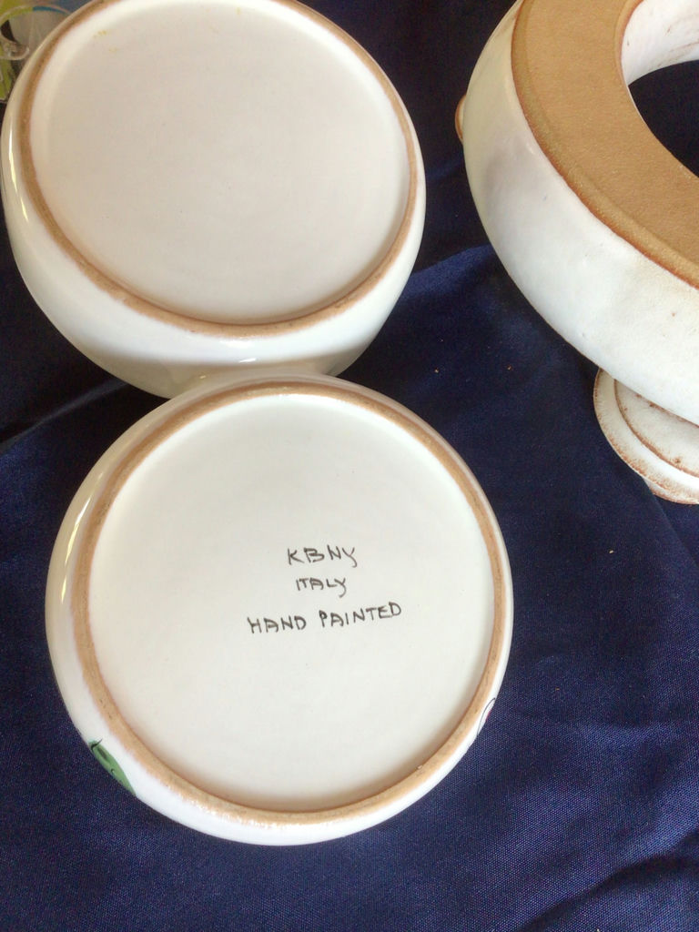 Hand-painted Italian ceramic set: five-cup ring warmer and rooster bowls - image 5 of 7
