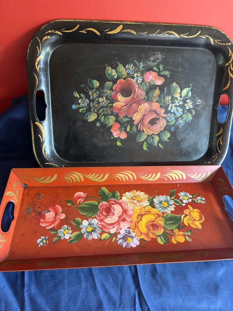 Two floral painted metal trays - image 1 of 4