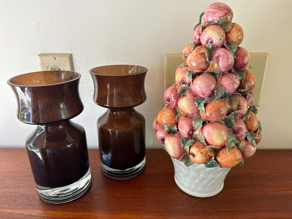 Amber glass candle holders and Capidimonte ceramic fruit bouquet vase - image 2 of 4