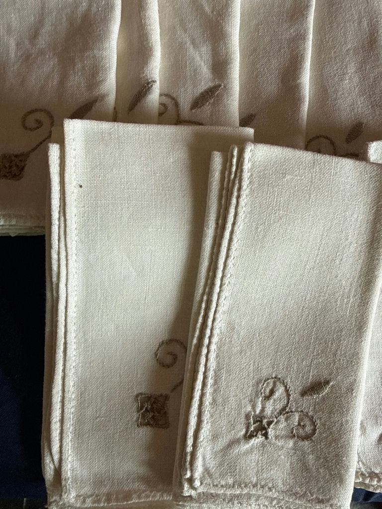 Embroidered white linen napkins set - image 3 of 3