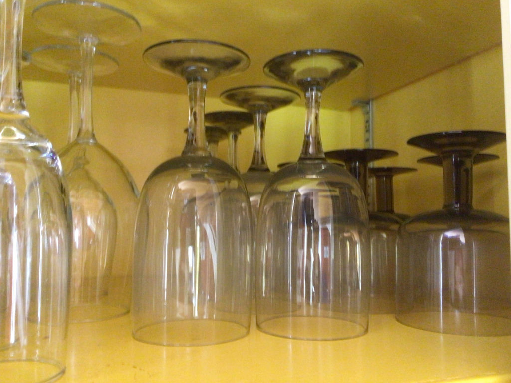Stemware: wine glasses and goblets - image 4 of 4