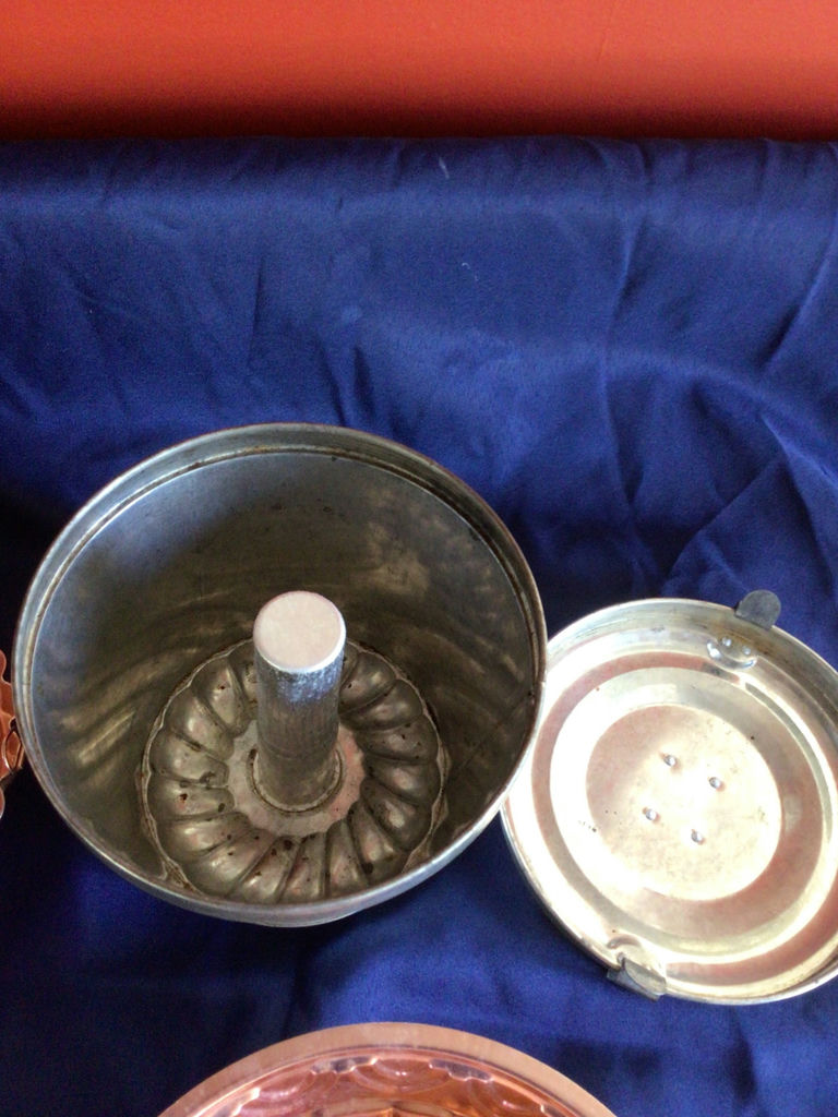 Assorted Metal Bundt Pans and Baking Molds with Lidded Canister - image 1 of 3