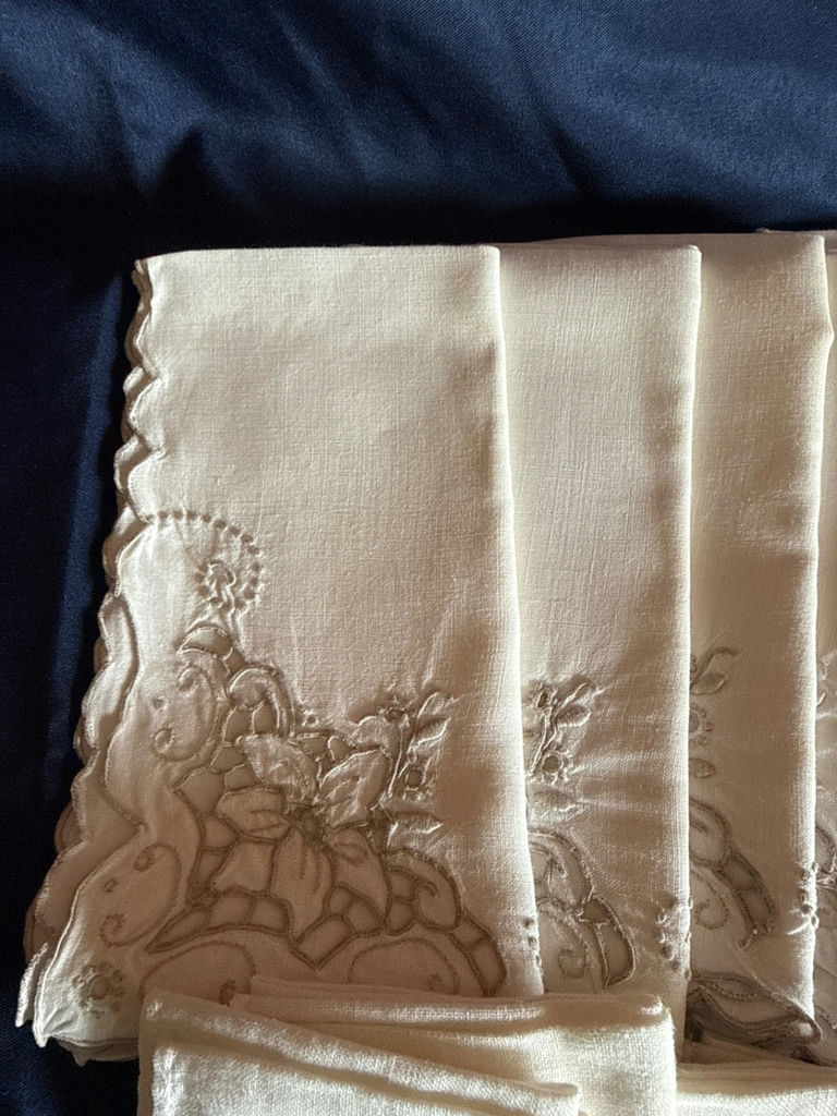 Embroidered white linen napkins set - image 2 of 3
