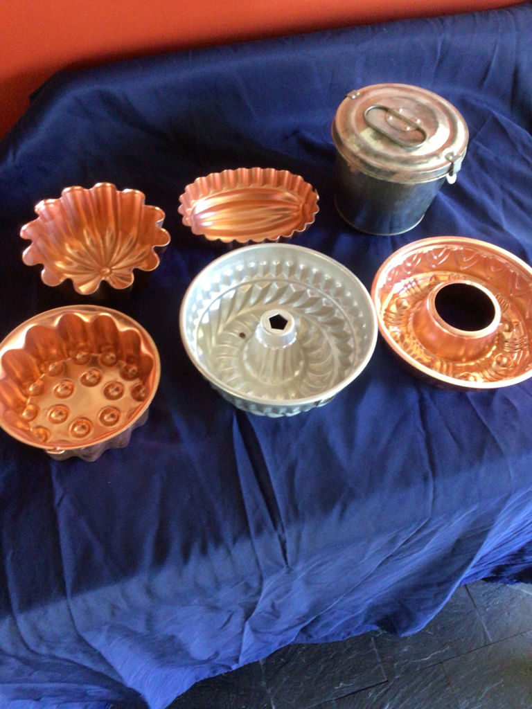 Assorted Metal Bundt Pans and Baking Molds with Lidded Canister - image 3 of 3