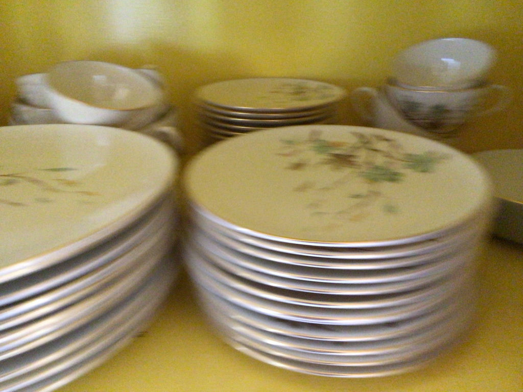 Floral porcelain dinnerware with teacups - image 3 of 5