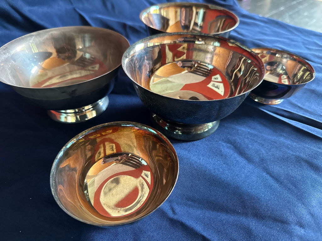 Set of five Sheridan pedestal bowls - image 2 of 5