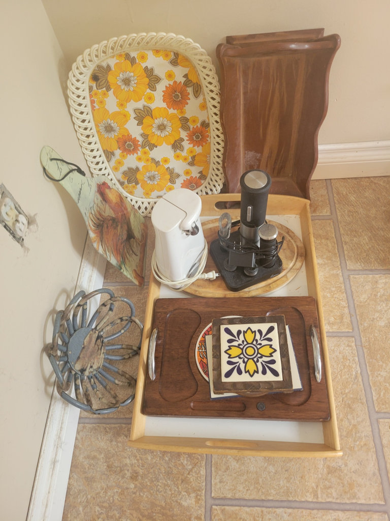 Kitchen Trays, Cutting Boards, and Small Appliances - image 1 of 2