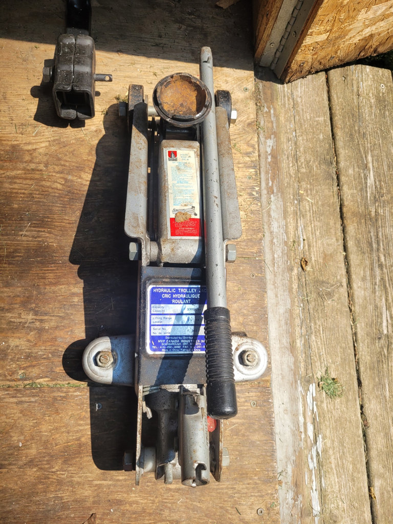 Hydraulic Trolley Jack and CCM Bike Rack - image 2 of 9