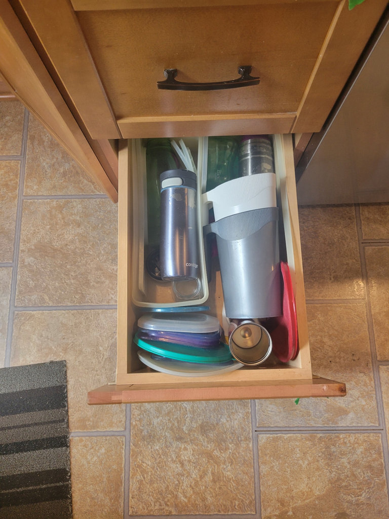 Storage Containers and Drinkware - image 2 of 3