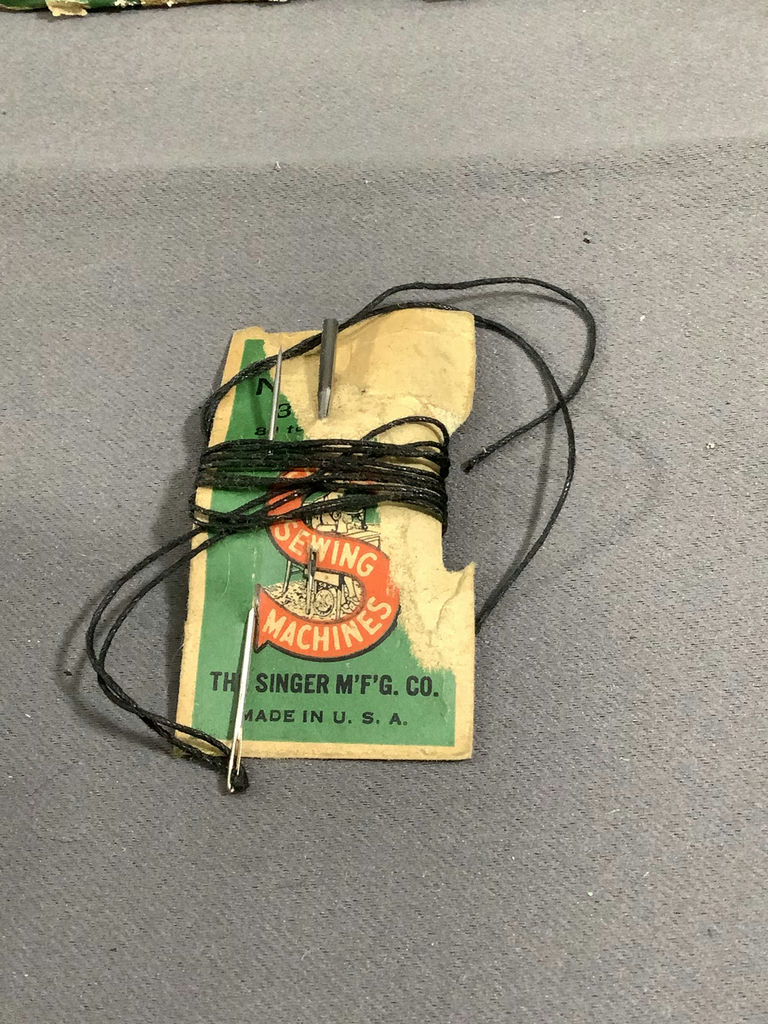 Singer Featherweight No. 221-1 Sewing Machine - image 23 of 26
