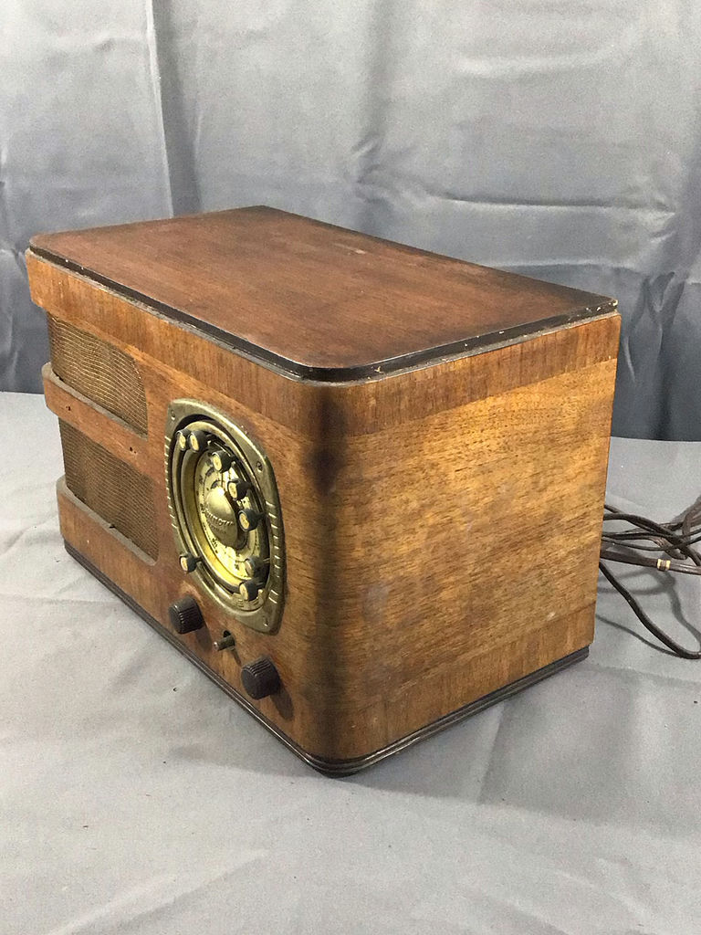 Grunow Teledial Model 588 Short Wave Radio - image 2 of 15
