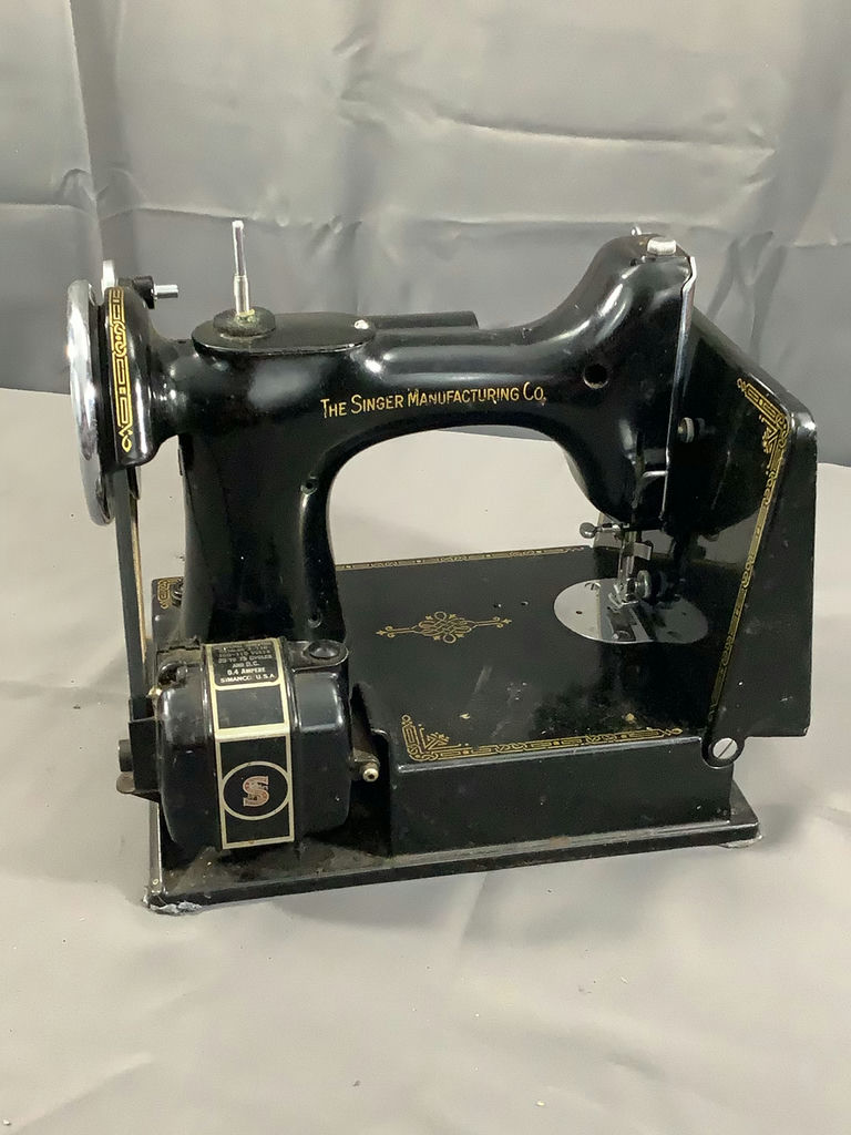 Singer Featherweight No. 221-1 Sewing Machine - image 10 of 26