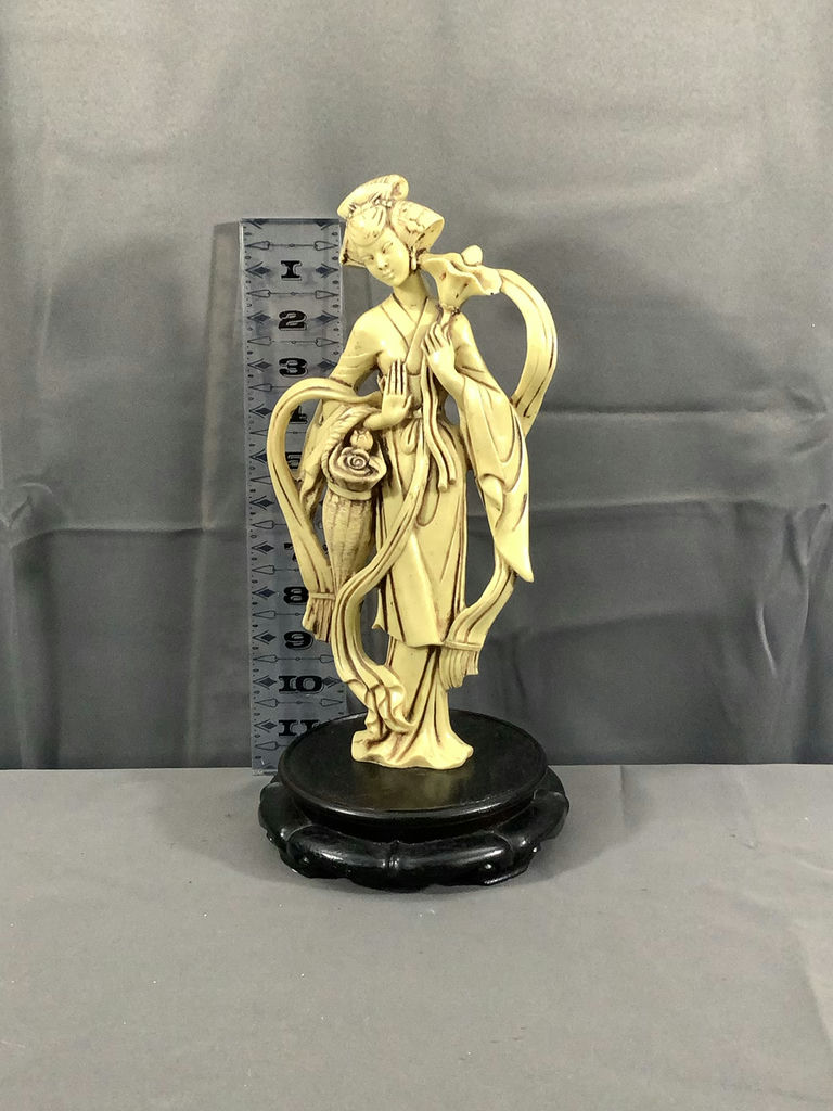 Hand Carved Resin Geisha Figurine - image 7 of 7