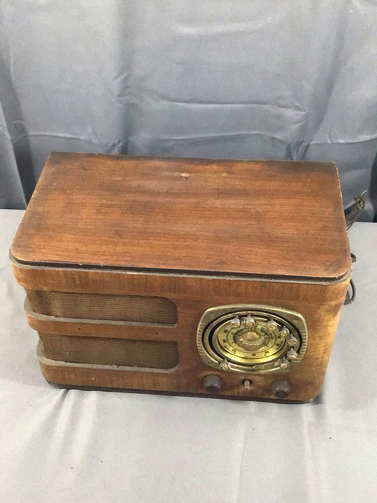 Grunow Teledial Model 588 Short Wave Radio - image 4 of 15