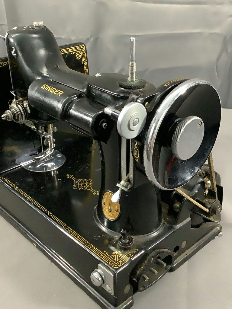 Singer Featherweight No. 221-1 Sewing Machine - image 1 of 26