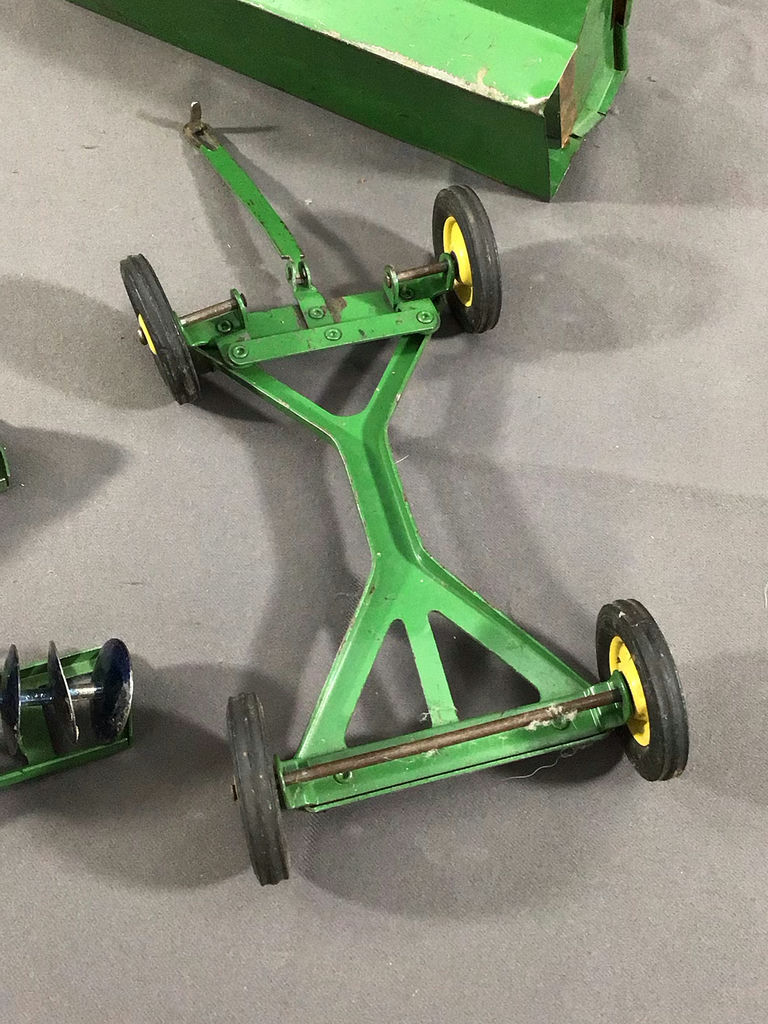 1950s Eska / Ertl John Deere Tractor - image 10 of 14