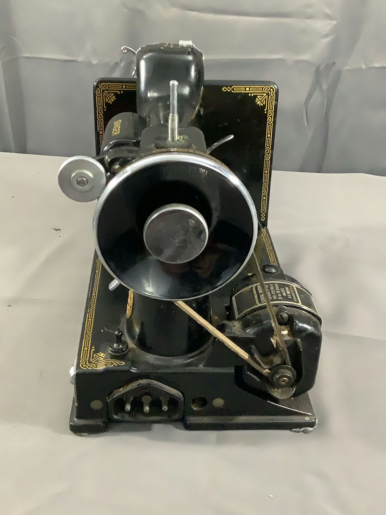 Singer Featherweight No. 221-1 Sewing Machine - image 8 of 26