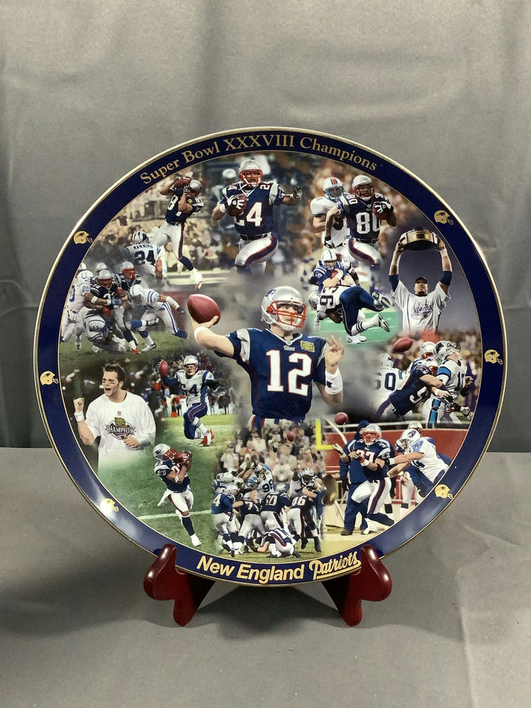 Danbury Mint- Patriots Super Bowl Plates - image 3 of 10