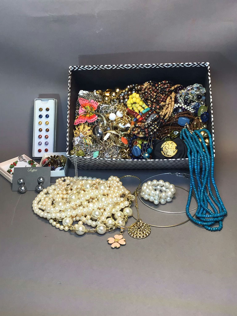 Vintage Costume Jewelry - image 1 of 9