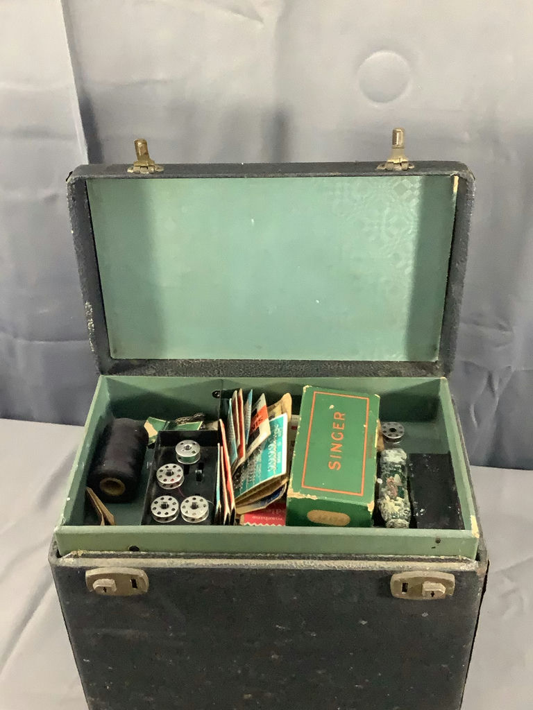 Singer Featherweight No. 221-1 Sewing Machine - image 19 of 26