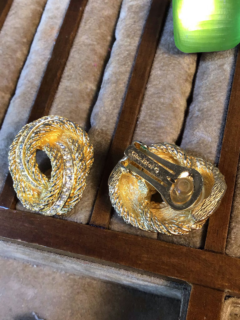 Vintage Costume Jewelry & Jewelry Box - image 3 of 19